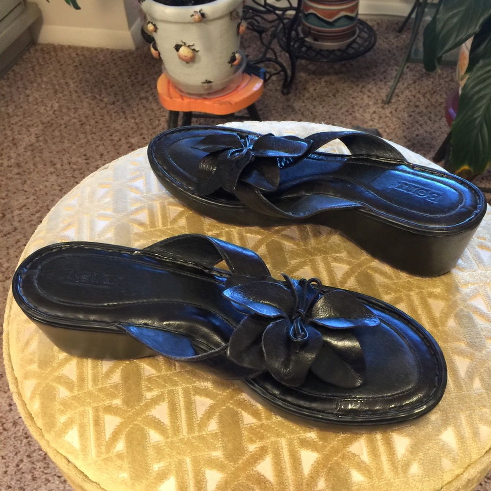Born black sandals